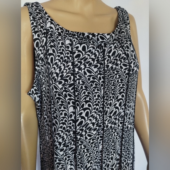 Voir voir Woman Black White Pattern Dress Size 18W Flowy Sleeveless Plus Size - Picture 2 of 7